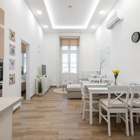 דירה Andrassy Essence